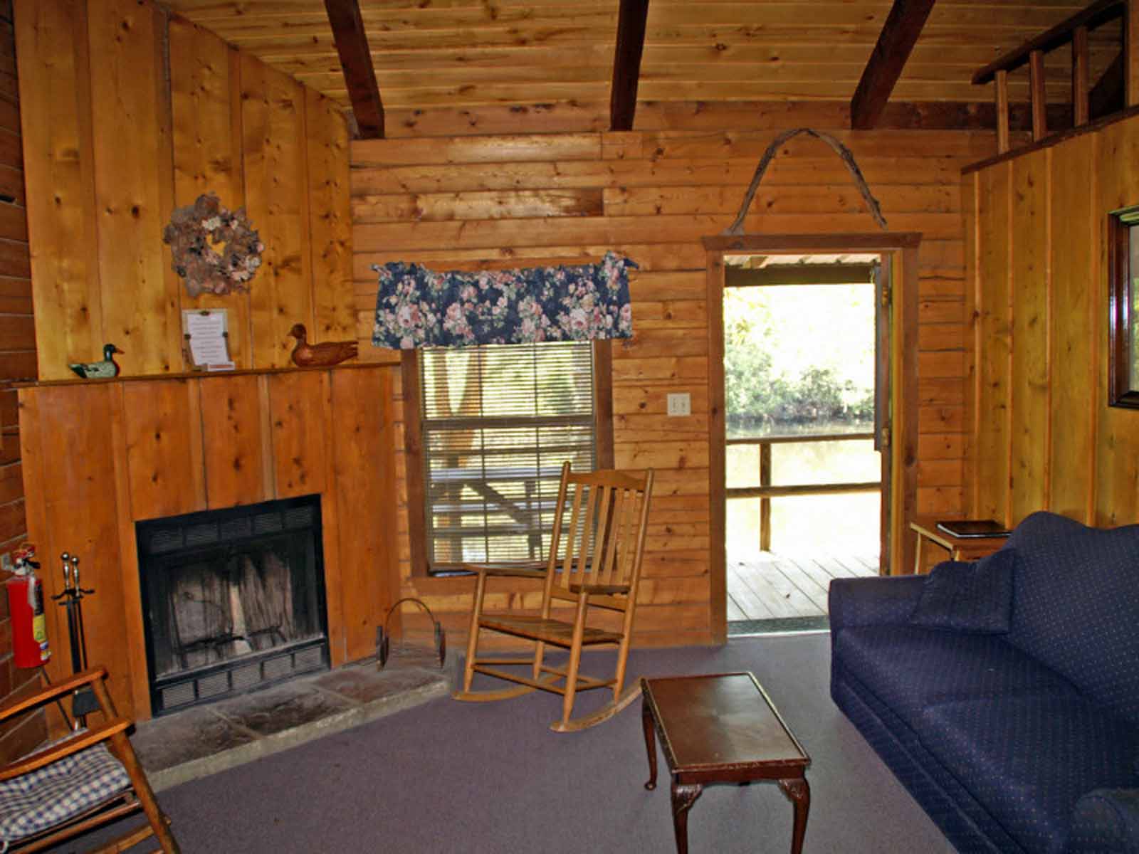 Davy Crockett - One Bedroom with Loft Log Cabin