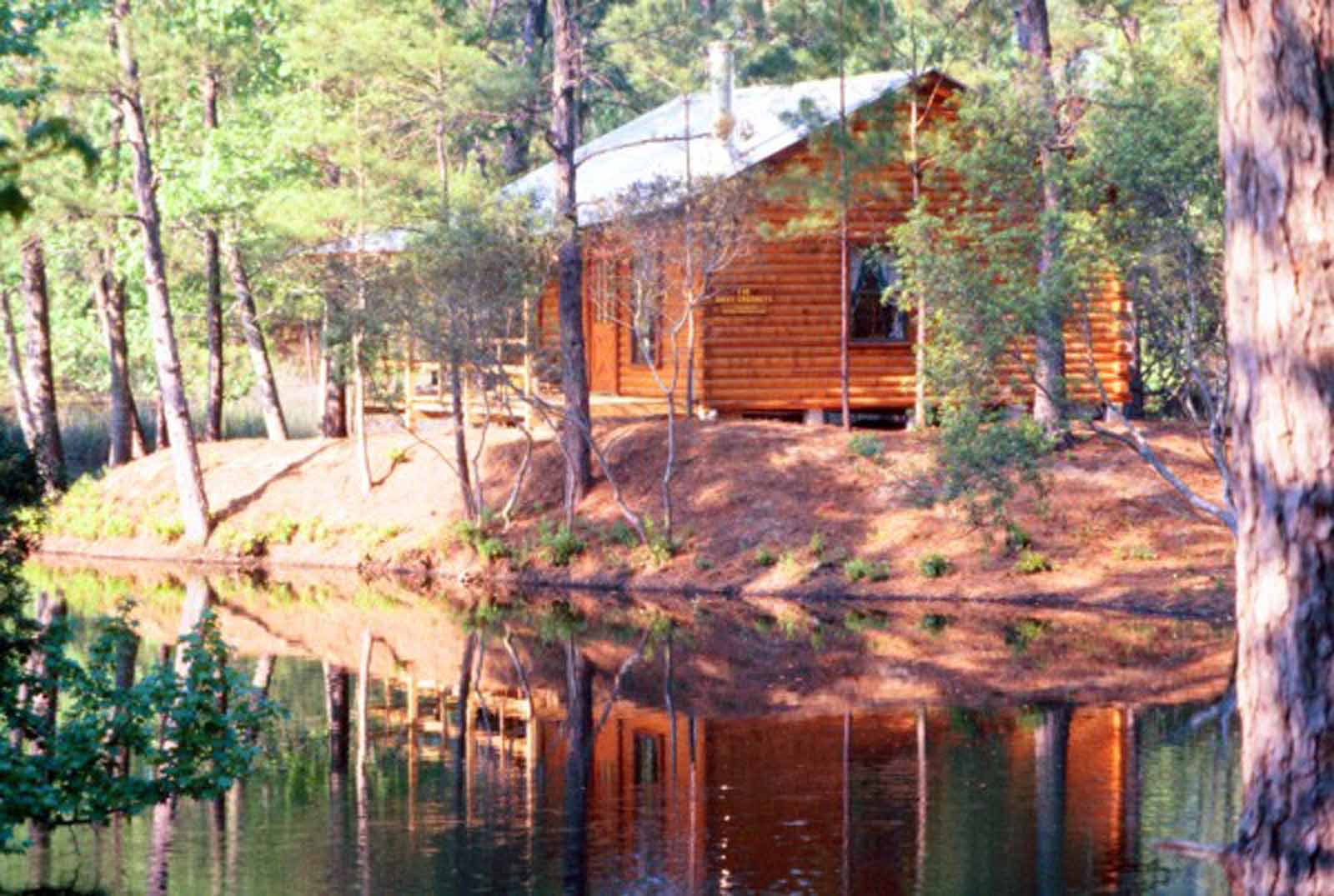 Davy Crockett - One Bedroom with Loft Log Cabin